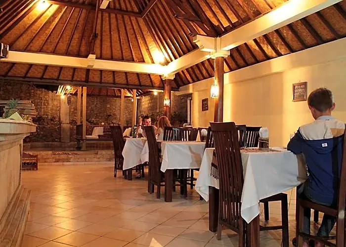 Barong Cafe And Restaurant ホリデーパーク 3*